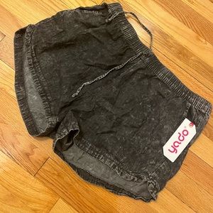 XL shorts NWT